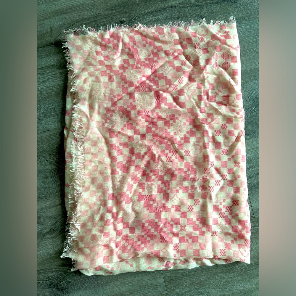 Pink and creme Louis Vuitton Damier Alize stole
